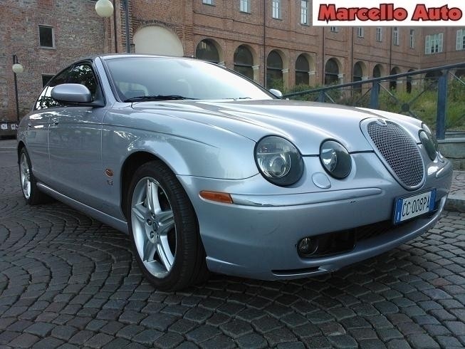 VETRINA CONTEMPORANEE - JAGUAR S-TYPE 4.2 R - € 12.900 - Marcello Auto Oldtimer '99